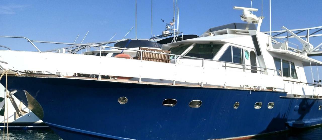Your Own Private Yacht Hotell Sant Adrià de Besòs Exteriör bild